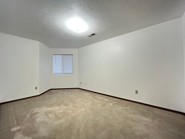 Building Photo - 5211 S Smith Ct