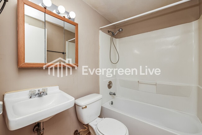 Building Photo - 4795 Rolling St