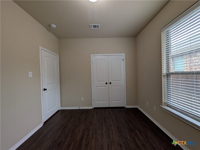 Building Photo - 298 Rosalie Dr