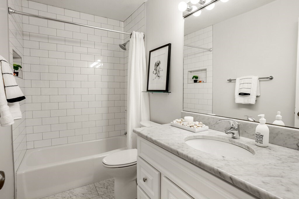 Building Photo - 546 Columbus Ave