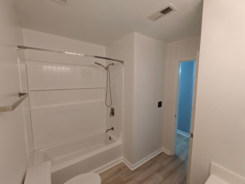 Building Photo - 108 Kingsley Woods Dr