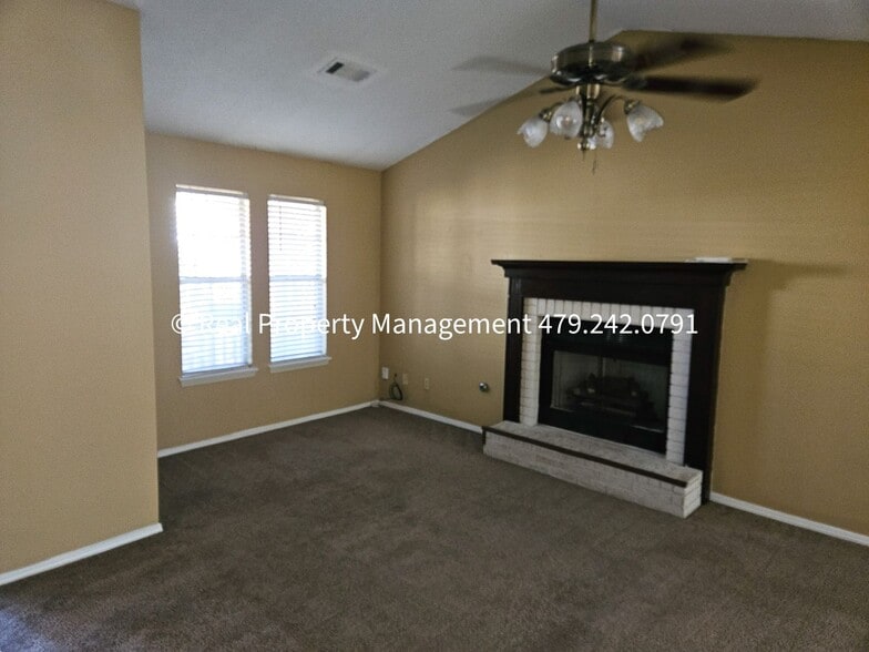 Building Photo - 705 J St