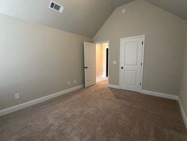 Building Photo - 3500 Hilltop Trl