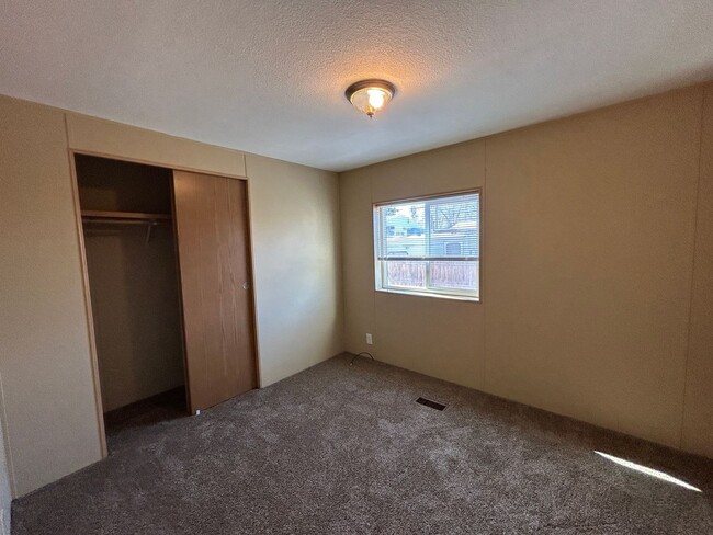 Building Photo - 3 Bedroom / 2 Bath Home in SE Redmond
