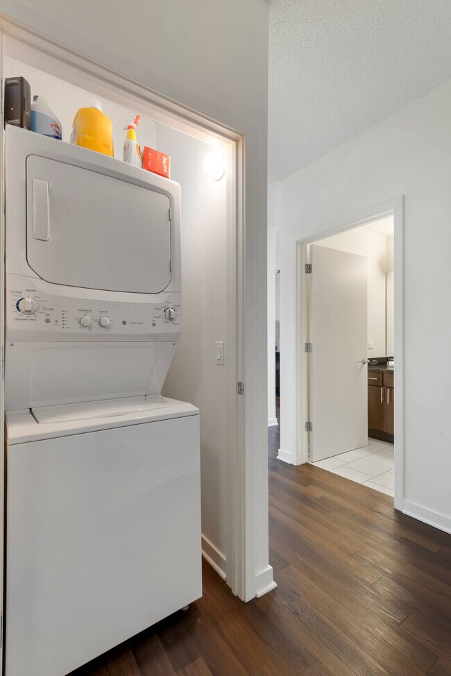 Building Photo - 365 N Halsted St