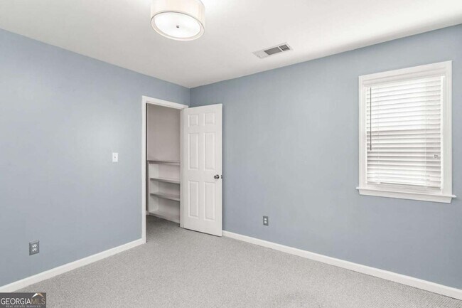 Building Photo - 529 Eastland Dr