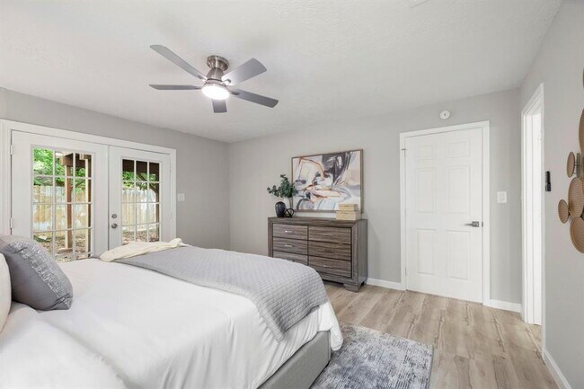 Building Photo - Remodeled 3-Bed Home with Office & Deck in...