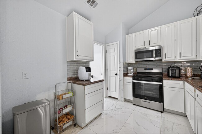 Building Photo - 14310 Royal Hill Dr