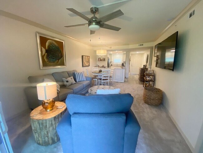 Building Photo - 2 bedroom 2 bathroom furnished seasonal rental