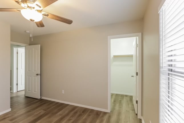 Building Photo - 46903 S 15th Dr