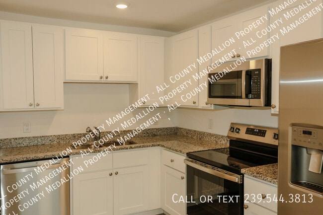 Building Photo - 915 Graystone Ave