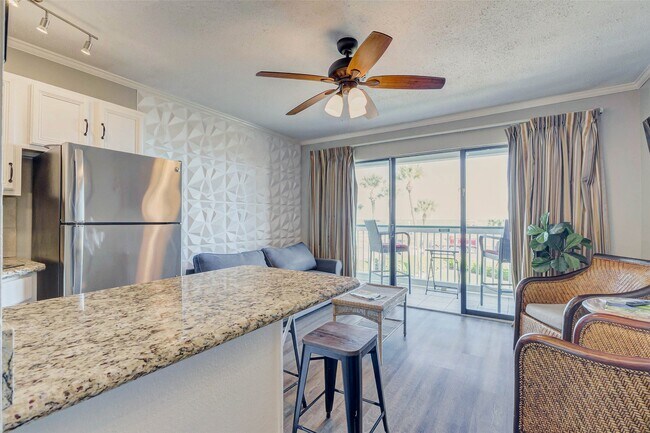 Building Photo - 6102 Seawall Blvd