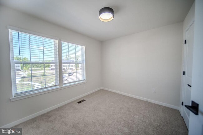 Building Photo - 442 Whirl Ln