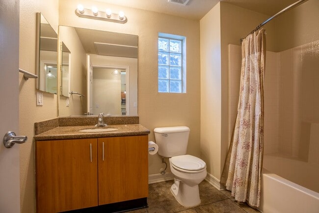 Building Photo - Rare Corner 3BR with Great Natural Light + 2 Parking Spaces