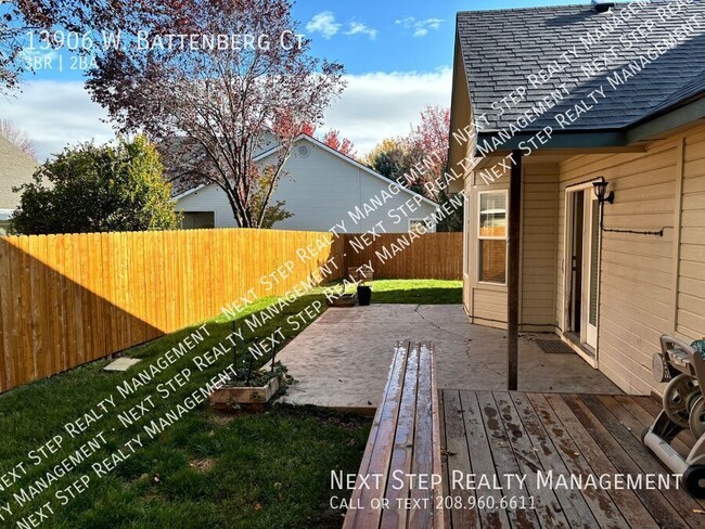 Building Photo - 3 BED 2 BATH HOME - NO SECURITY DEPOSIT RE...