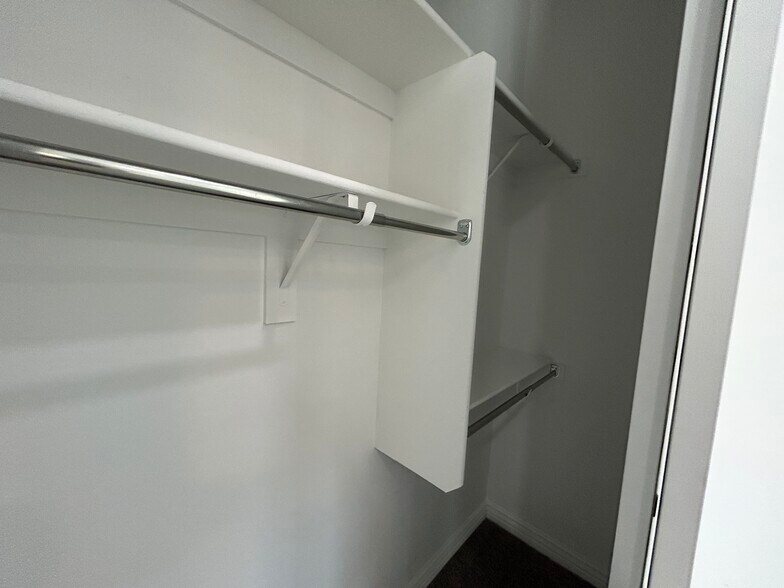 Building Photo - 8731 W Wagon Wheel Dr