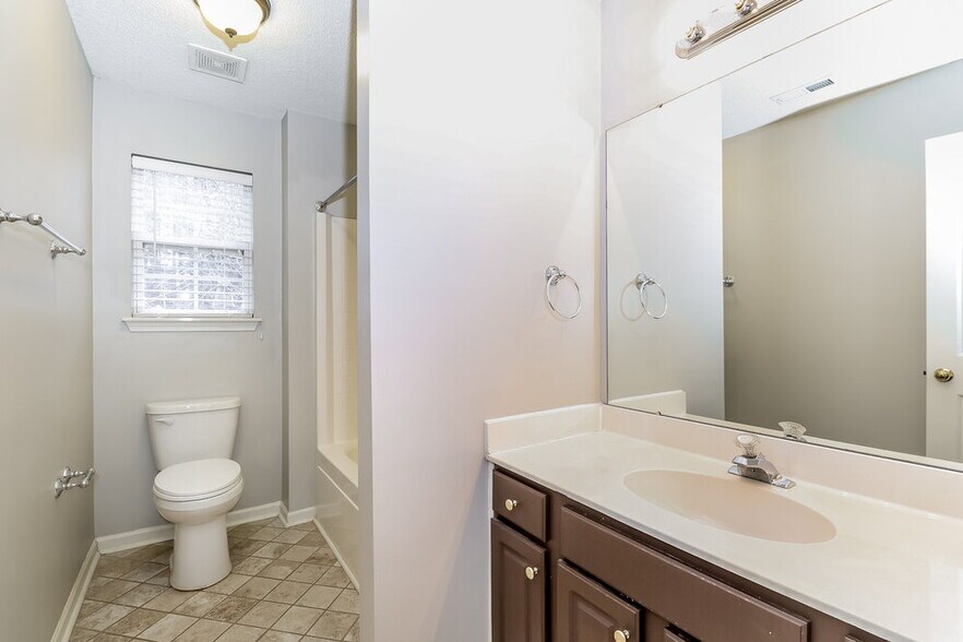 Building Photo - 13424 Michael Lynn Rd