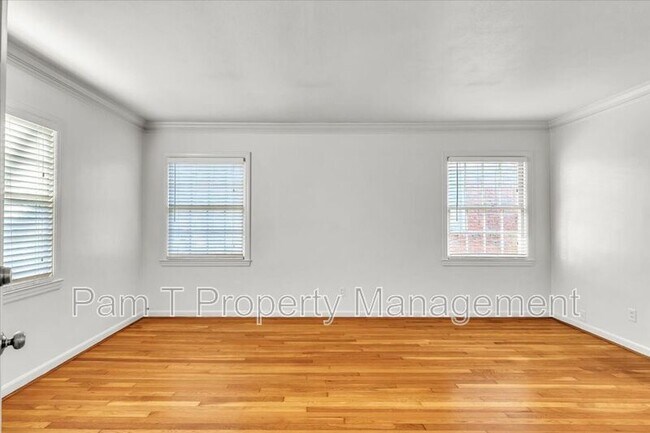 Building Photo - 736 E 45th St