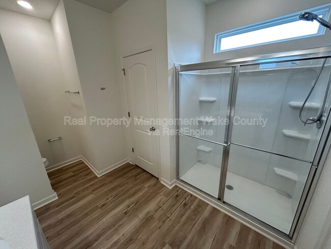 Building Photo - 403 St Clair Dr