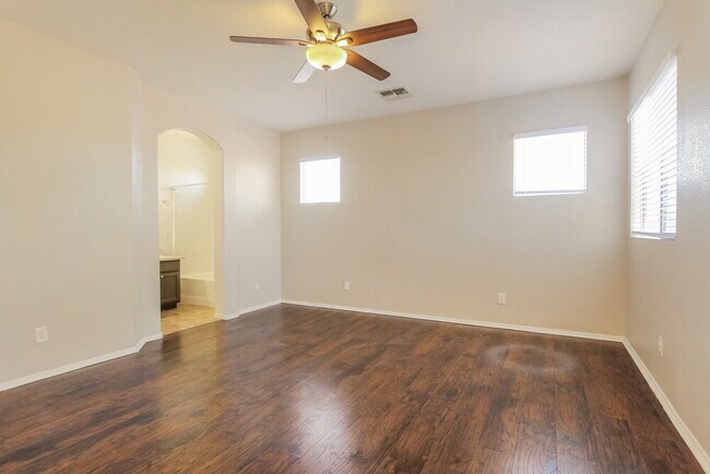 Building Photo - 6046 W Illini St