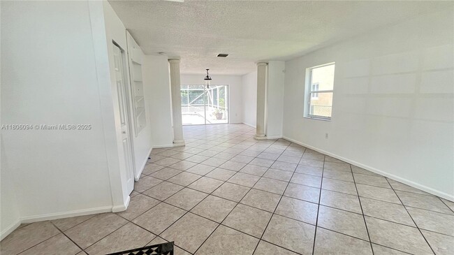 Building Photo - 522 SW 200th Terrace