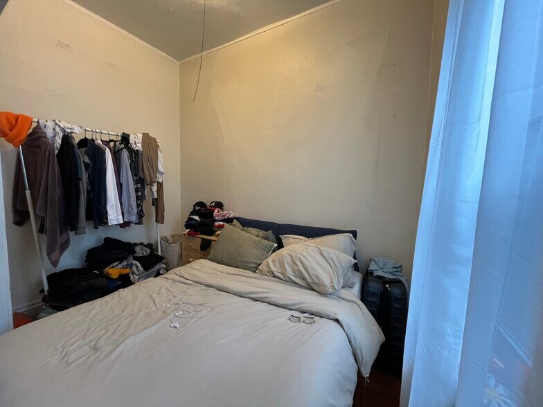 Building Photo - 376 Riverway