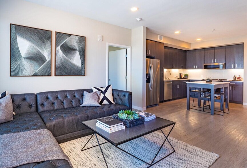 Primary Photo - 3556 Rambla Pl