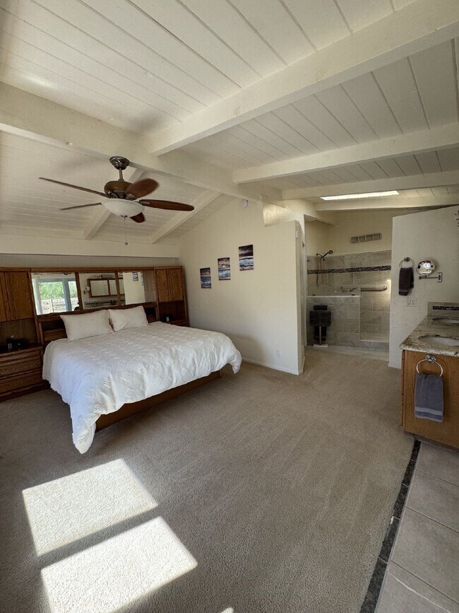 Building Photo - 5360 El Arbol Dr