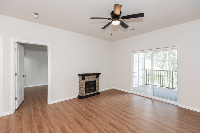 Building Photo - 122 Harmony Mdws Ct