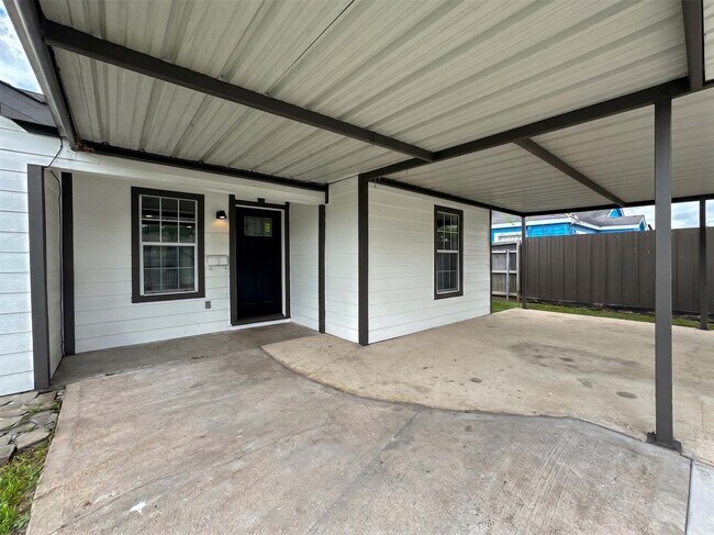 Building Photo - 730 Dunkley Dr