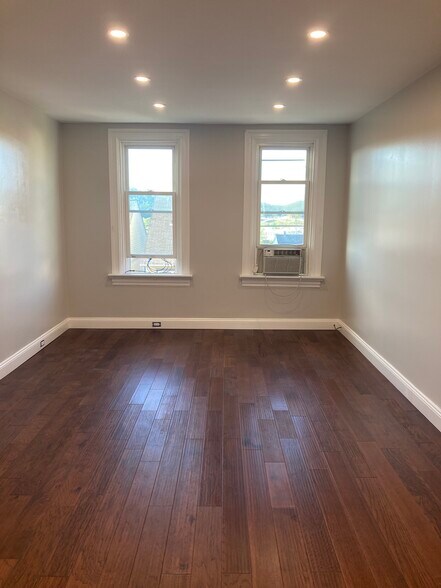 Building Photo - 3015 Brereton St