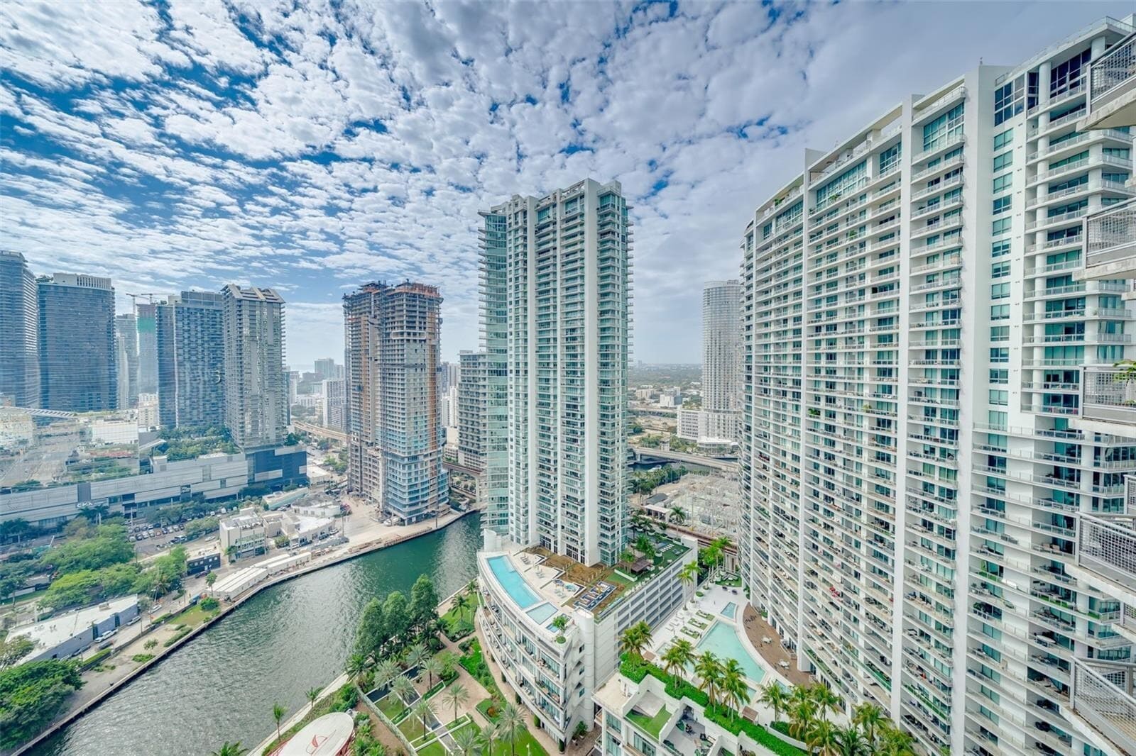 Building Photo - 350 S Miami Ave