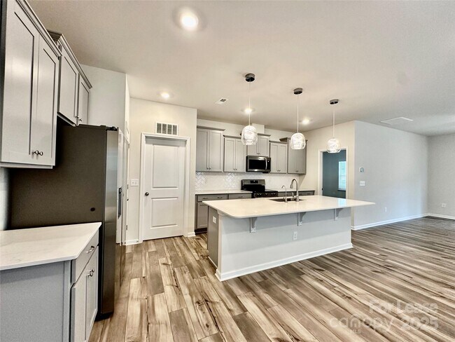 Building Photo - 389 Runner Stone Ln
