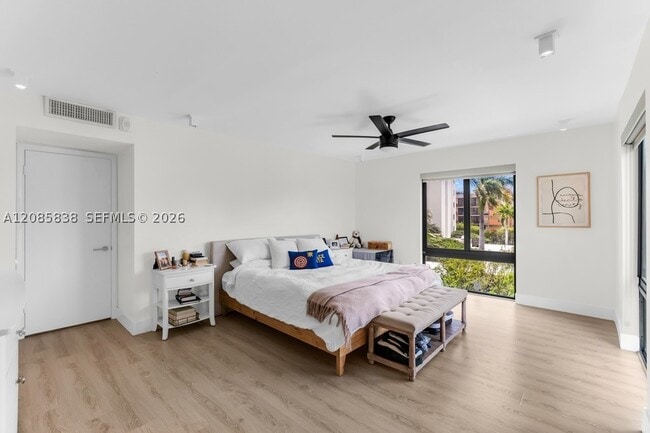 Building Photo - 1600 S Bayshore Ln