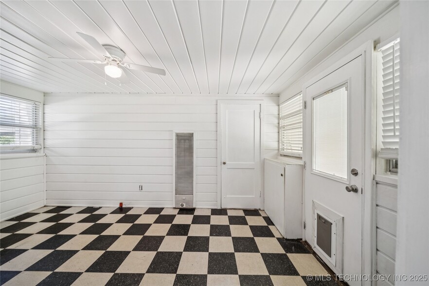 bonus room - 4903 E 25th St