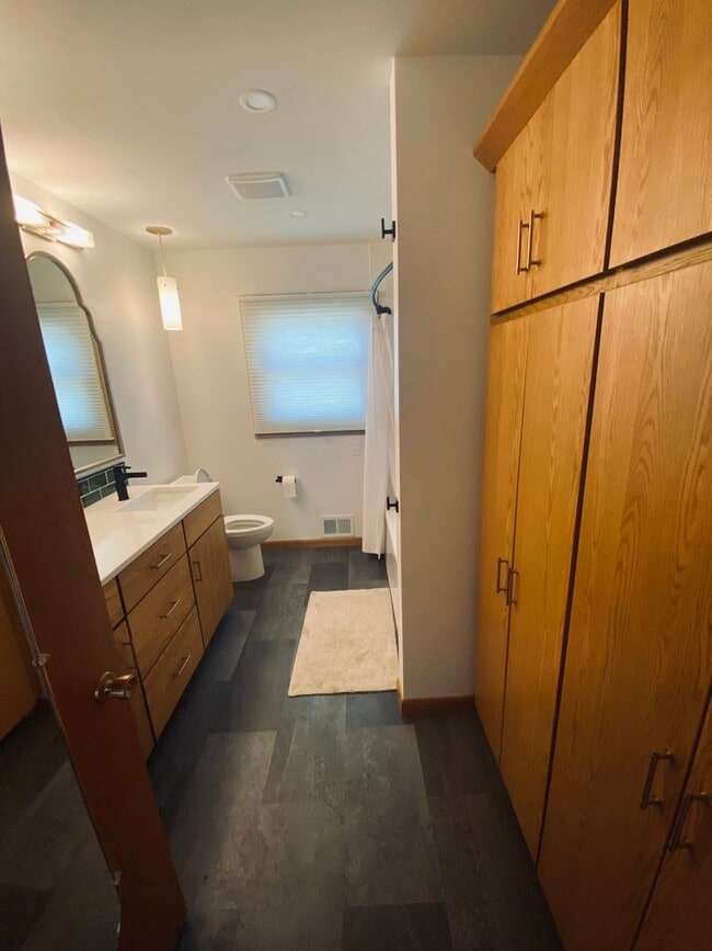 Building Photo - 3 bedroom - 2.5 bathroom - Single Family Home
