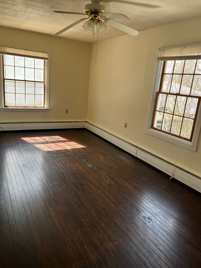 Building Photo - 940 Woodlawn St