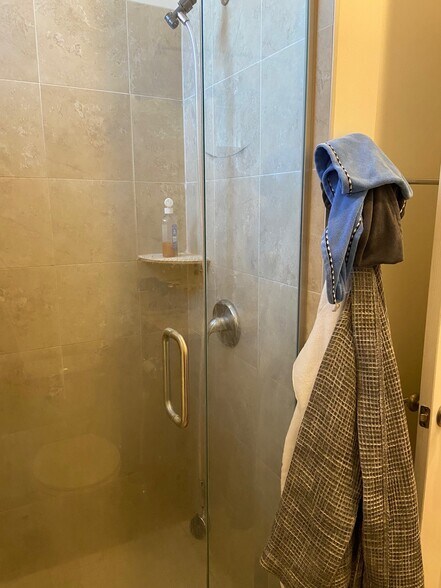 Building Photo - 2129 W Potomac Ave