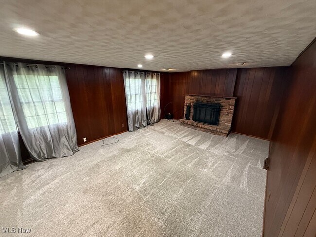Building Photo - 1156 Haverston Rd