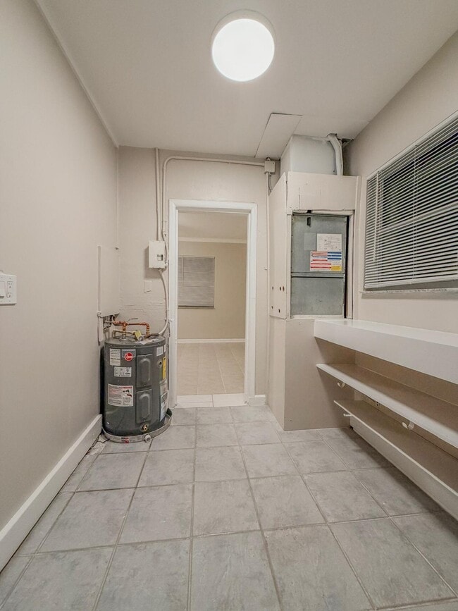 Building Photo - 2680 Hinda Rd