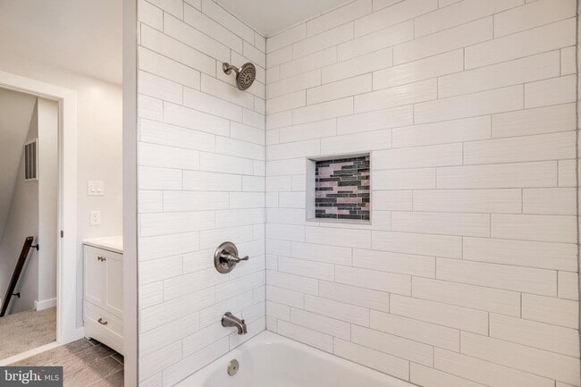 Building Photo - 9003 Fox Lair Dr