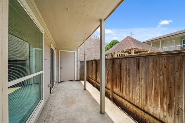 Building Photo - 2110 Wilcrest Dr