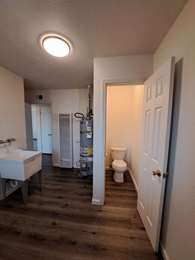 Building Photo - Single Level 2-Bedroom Home in Madera!