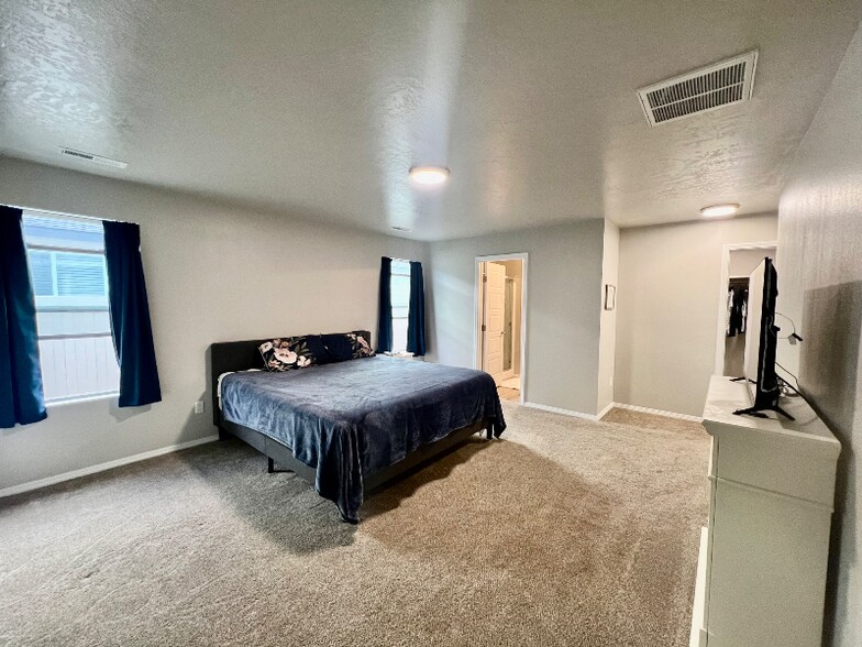 Building Photo - 11929 W Skyhaven St