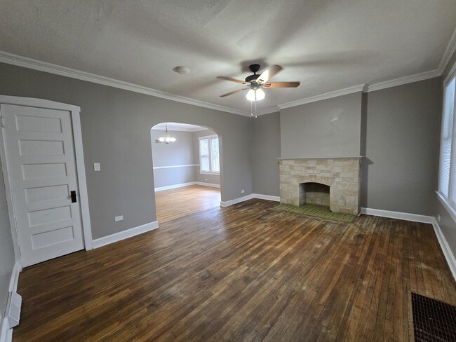 Building Photo - 249 E Park Blvd