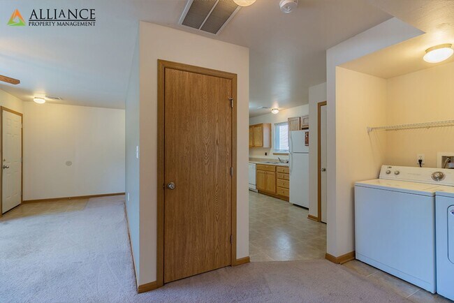 Building Photo - Vattier St. 928-30