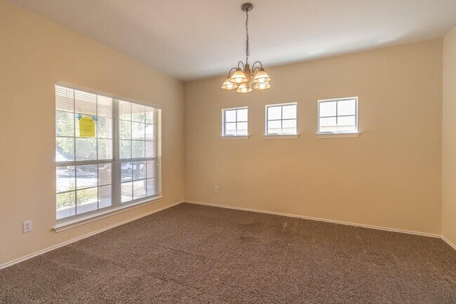 Building Photo - 2013 Rachel Ln