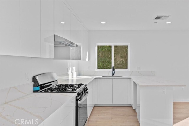 Building Photo - 6842 Cedros Ave