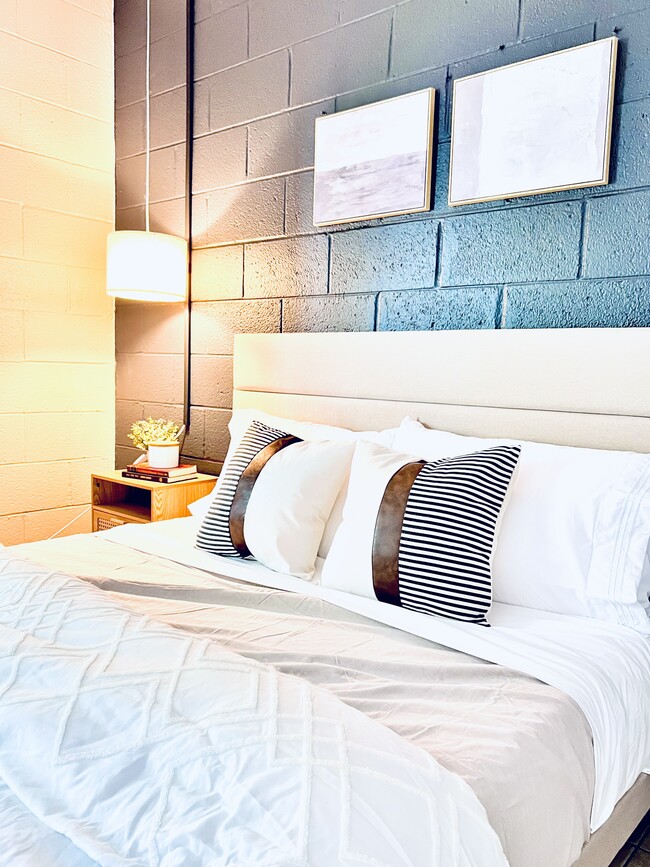 Primary Photo - 4041 E Camelback Rd