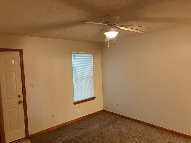 Building Photo - 3/2 Unit